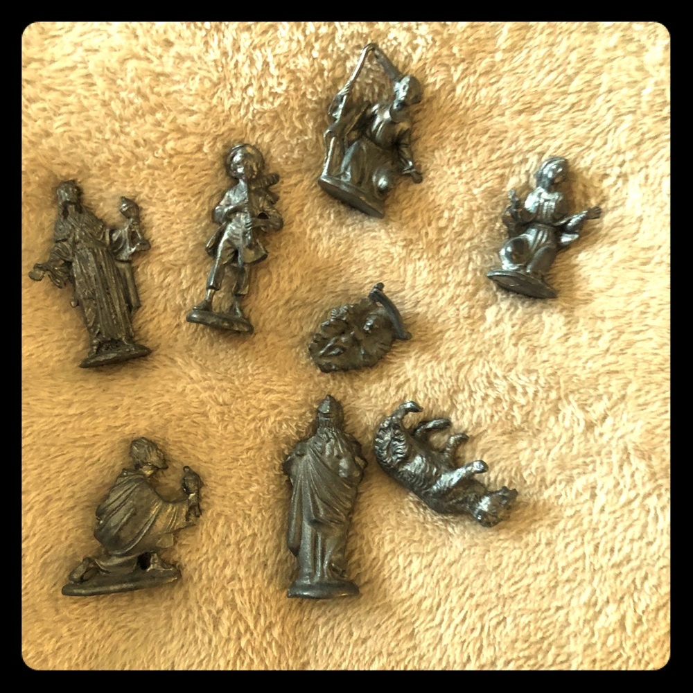 Figurines